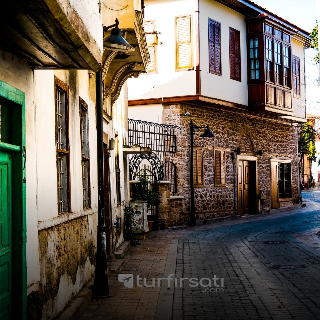  Uçaklı Ege Akdeniz Turu  |  5 Gece Konaklamalı  |  Antalya Kaş Fethiye Ölüdeniz Marmaris Bodrum  |  Sabiha Gökçen Havalimanı Hareketli 