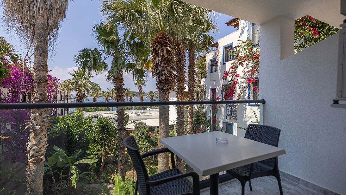  Sami Beach Hotel Bodrum | 4 Gece Konaklamalı | İstanbul , İzmit, Bursa ve İzmir Hareketli