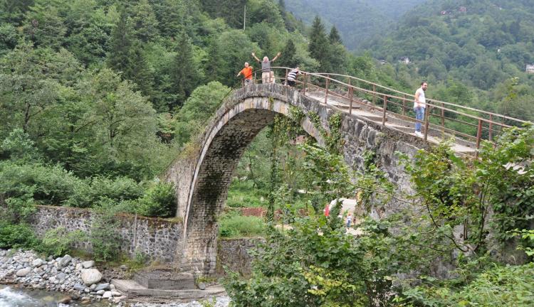 Uçaklı Bambaşka Batum Tiflis Kars Erzurum Doğu Ekspresi Turu | 3 Gece Otel Konaklamalı | Sabiha Gökçen Havalimanı Hareketli 