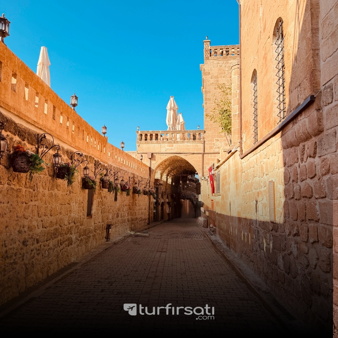 Uçaklı Uzak Şehir Mardin Midyat Turu   |  2 Gece Otel Konaklamalı  |  İstanbul Çıkışlı