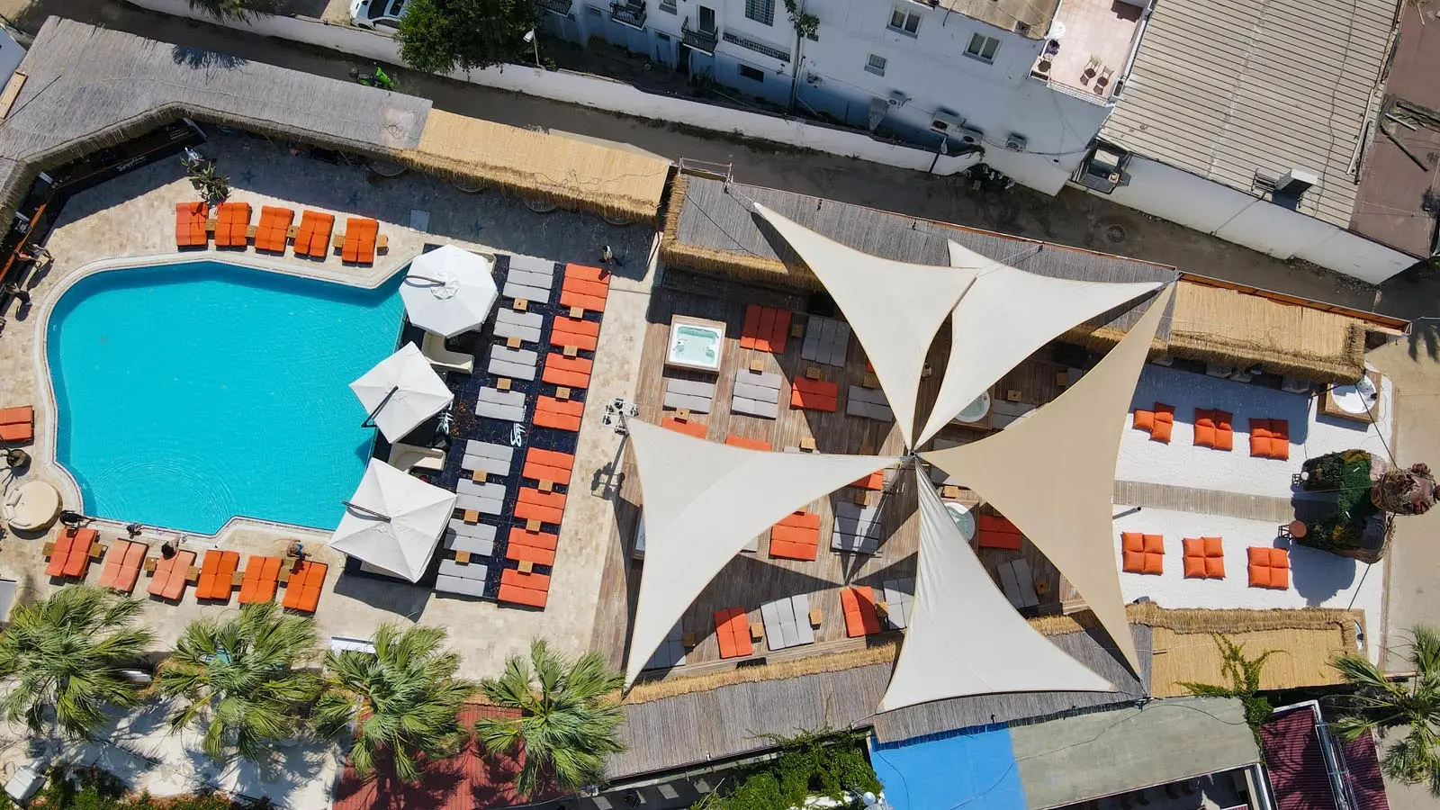 Leo Beach Resort +16 | 3 Gece Konaklamalı | İstanbul , İzmit, Bursa ve İzmir Hareketli