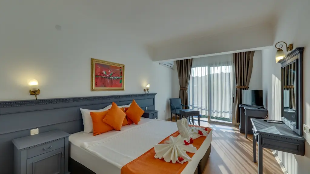 Leo Beach Resort +16 | 3 Gece Konaklamalı | İstanbul , İzmit, Bursa ve İzmir Hareketli